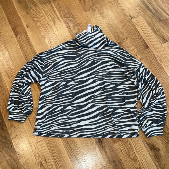 NWT Sanctuary Klara Waffle Top in animal print - Picture 2 of 6